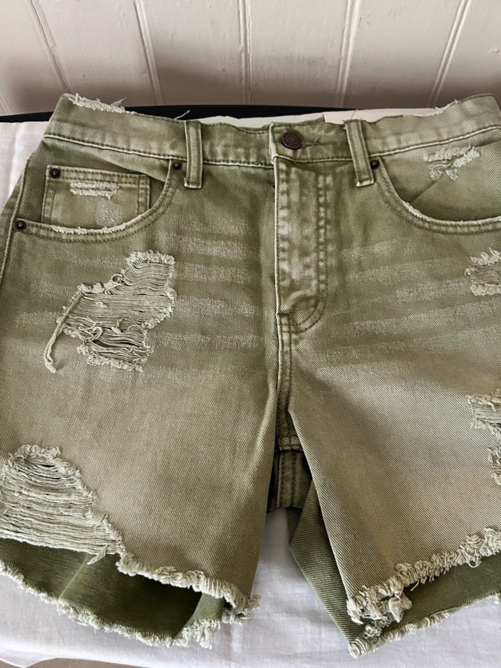 NWT BDG Urban Outfitters Dropped Waist Destroy Denim Shorts/Moss Green/25
